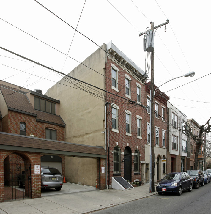 232 Bainbridge St in Philadelphia, PA - Building Photo