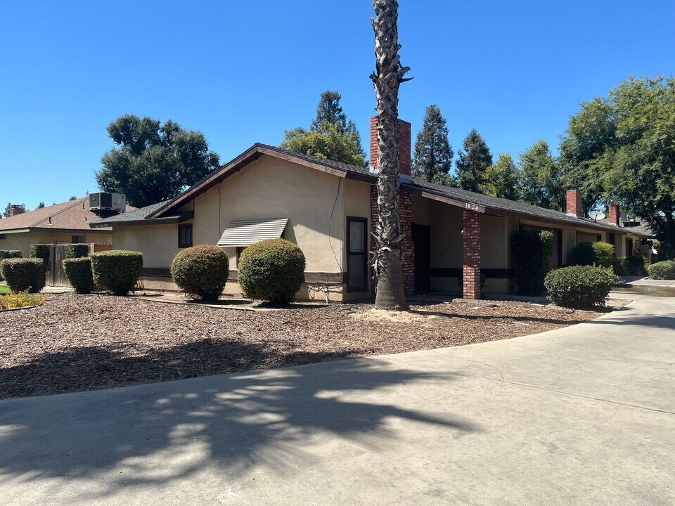 1828 W Vassar Ave in Visalia, CA - Building Photo