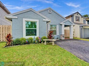 3727 NW 107th Terrace in Sunrise, FL - Building Photo - Building Photo