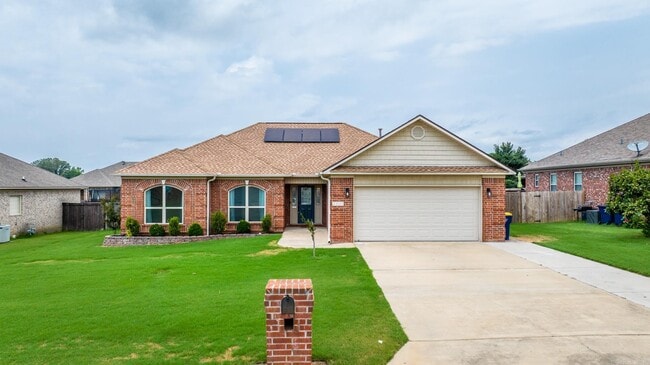 property at 2423 Palisade Dr
