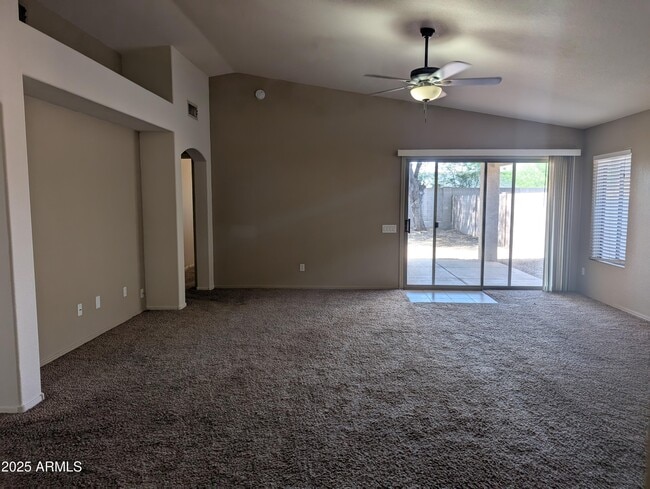 534 W Bluefield Ave in Phoenix, AZ - Foto de edificio - Building Photo