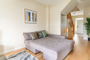 500 Green Rd, Unit SI ID1503156P in Hamilton, ON - Building Photo