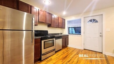 1115 W Oakdale Ave in Chicago, IL - Building Photo - Building Photo