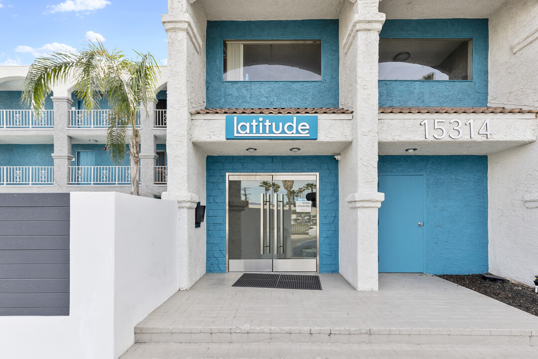 Latitude Apartments in Van Nuys, CA - Building Photo