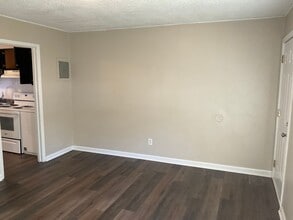 1018 Davis St in Jacksonville, NC - Building Photo - Building Photo