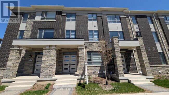 22 Summer Wind Ln