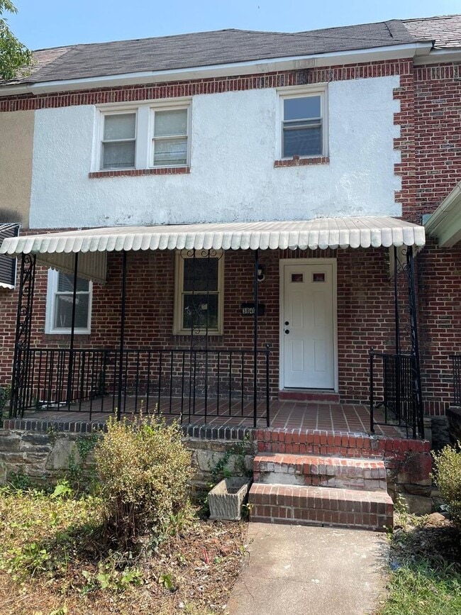 3840 Dolfield Ave