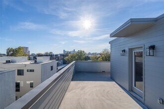 1921 N Prairie Ave in Dallas, TX - Building Photo - Building Photo