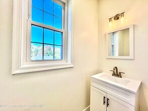 105 Black Walnut Dr in Olyphant, PA - Foto de edificio - Building Photo
