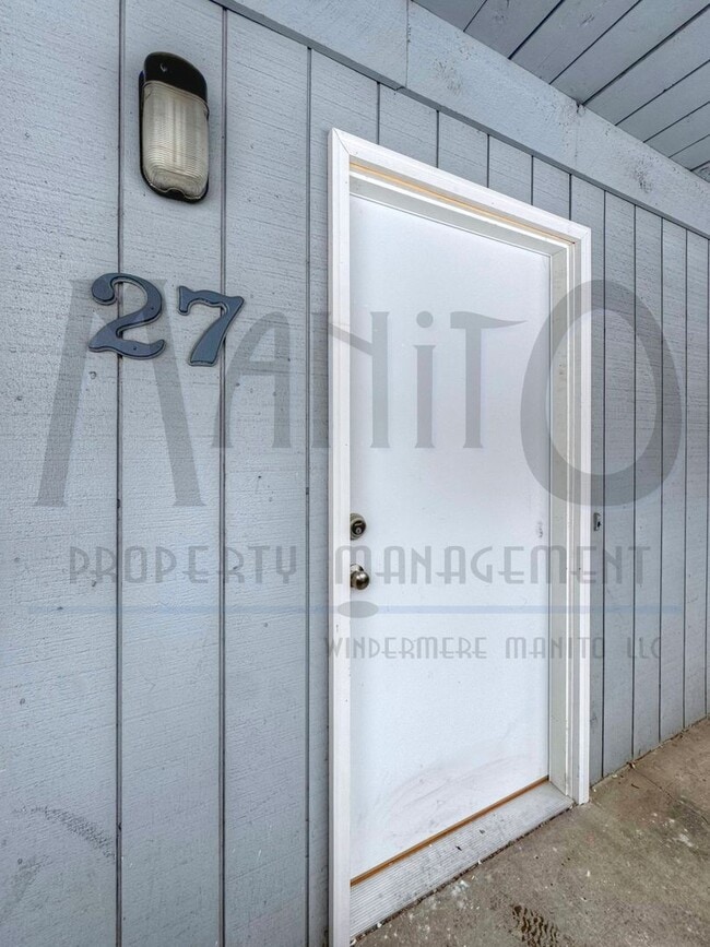30 E Graves Rd in Spokane, WA - Foto de edificio - Building Photo