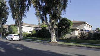 3109-3115 Quartz Ln in Fullerton, CA - Building Photo