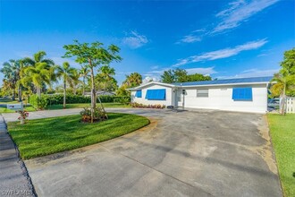 1010 29th Ave N in Naples, FL - Building Photo - Building Photo