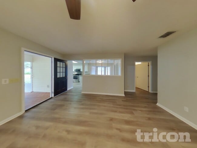 1064 Lana Court in Orange Park, FL - Foto de edificio - Building Photo