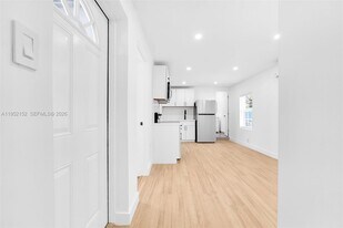 2419 Coolidge St in Hollywood, FL - Building Photo