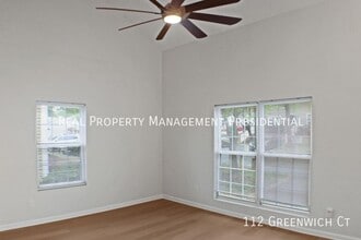 112 Greenwich Ct in Charlottesville, VA - Foto de edificio - Building Photo