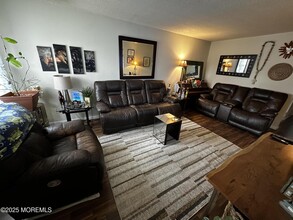 684 Denise Ct in Brick, NJ - Building Photo - Building Photo