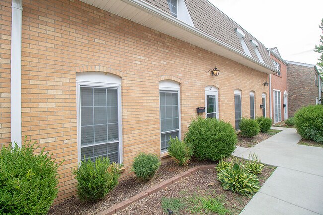 1201 Old 63 S in Columbia, MO - Building Photo - Building Photo