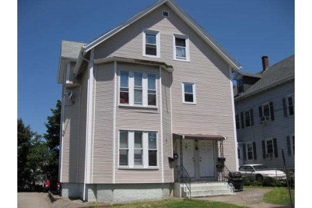 16 Fruit St in Pawtucket, RI - Foto de edificio