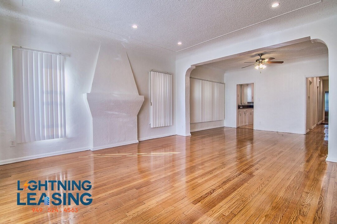 6137 Saturn St in Los Angeles, CA - Building Photo