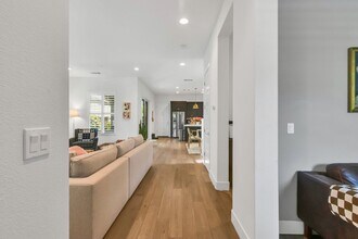 3152 McKinley Village Way in Sacramento, CA - Building Photo - Building Photo