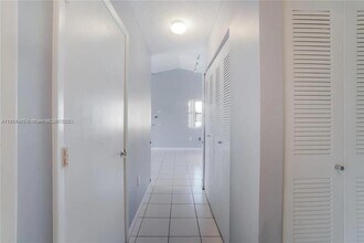 318 NW 114th Ave in Miami, FL - Building Photo - Building Photo