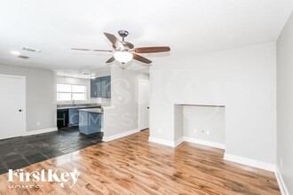 256 Rolling Brook Dr in Dickinson, TX - Building Photo - Building Photo