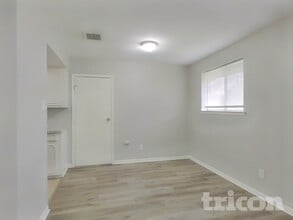 6422 French Chateau Dr in Houston, TX - Building Photo - Building Photo