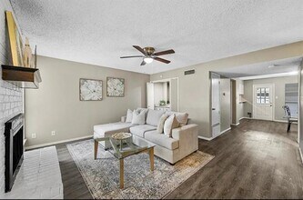 2401 Long Ridge Ln in Arlington, TX - Building Photo - Building Photo