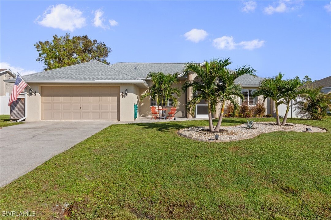 23330 Moorhead Ave in Port Charlotte, FL - Building Photo