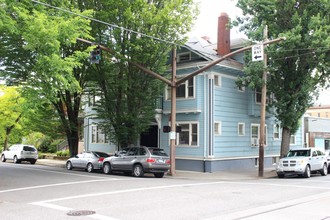 Loveyjoy Apartments in Portland, OR - Building Photo - Building Photo