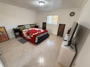 1555 W 44th Pl in Hialeah, FL - Building Photo - Building Photo