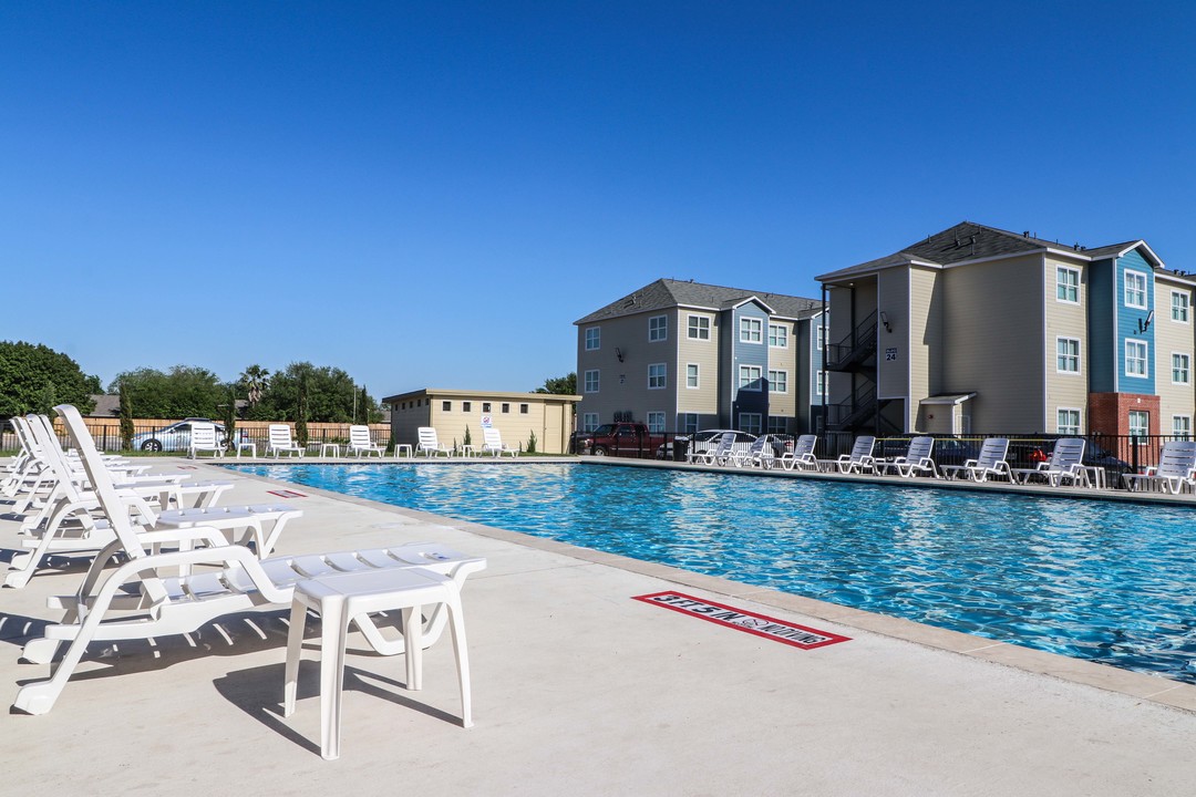 Panther Hill Apartments in Prairie View, TX - Foto de edificio