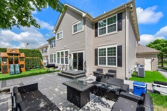 5919 Chatham Dr in Hoffman Estates, IL - Building Photo - Building Photo
