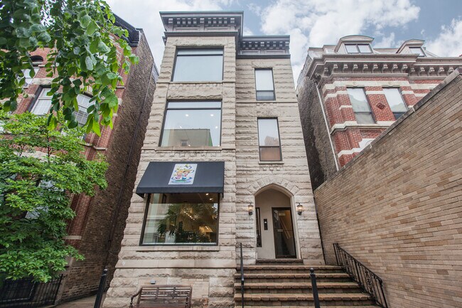 2336 N Clark St, Unit 2