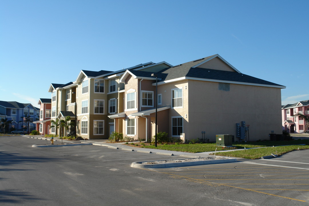 Royal Palm Terrace Apartments Photo