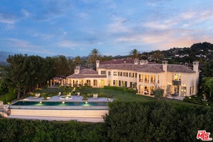 13961 Aubrey Rd in Beverly Hills, CA - Building Photo