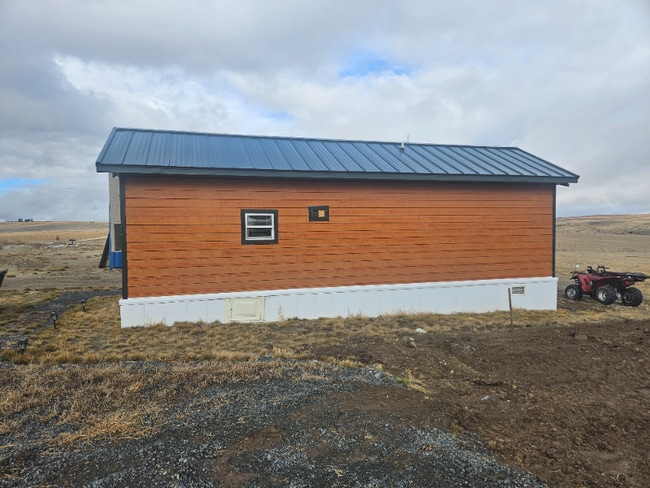 364 Price Rd in Three Forks, MT - Foto de edificio - Building Photo