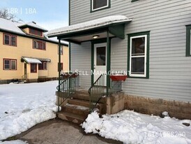 205 Valley Ave NW in Grand Rapids, MI - Building Photo