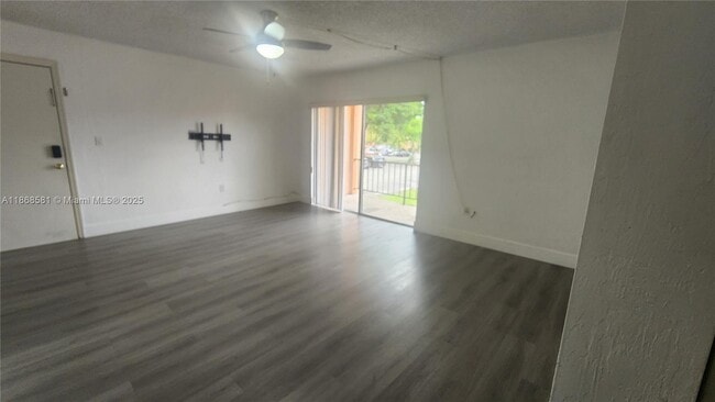 7231 Miami Lakes Dr in Miami Lakes, FL - Building Photo - Building Photo