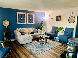 428 W Kelly Ave in Orange, CA - Building Photo