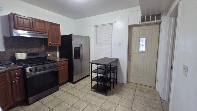 2446 N Rutherford Ave, Unit 2 in Chicago, IL - Foto de edificio - Building Photo