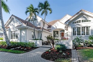2540 Half Moon Walk in Naples, FL - Building Photo