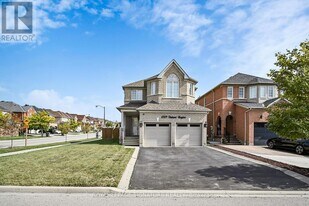 6509 Valiant Heights in Mississauga, ON - Building Photo