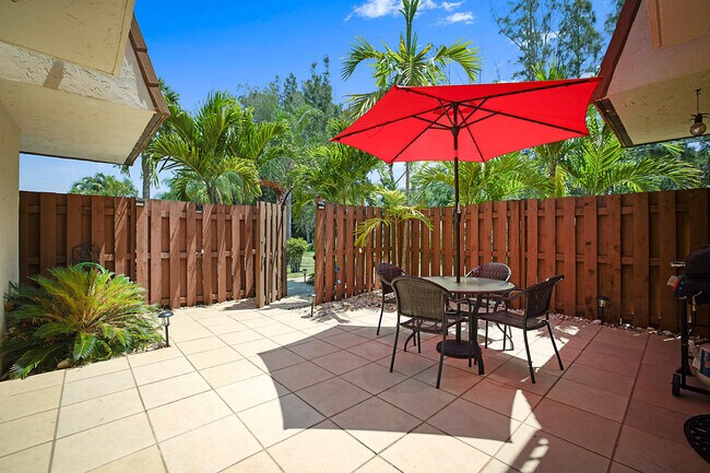 825 Center St in Jupiter, FL - Building Photo - Building Photo