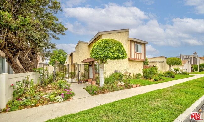1237 Elm Ave