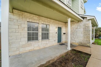 7513 Lazy Creek Dr in Austin, TX - Building Photo - Building Photo