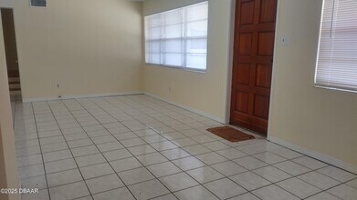 525 Tarragona Way in Daytona Beach, FL - Building Photo - Building Photo