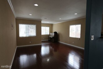 5421 Monroe St in Los Angeles, CA - Building Photo - Building Photo