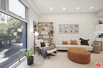 630 W 6th St in Los Angeles, CA - Building Photo - Building Photo