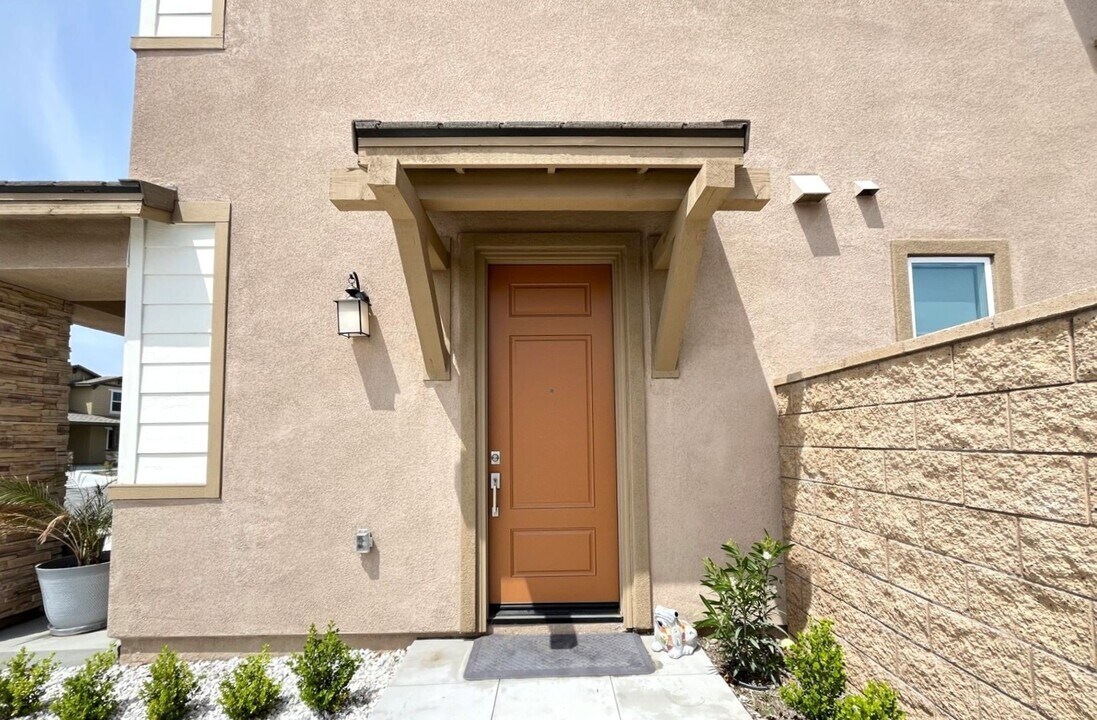 16782 Tulip Tree St in Fontana, CA - Building Photo
